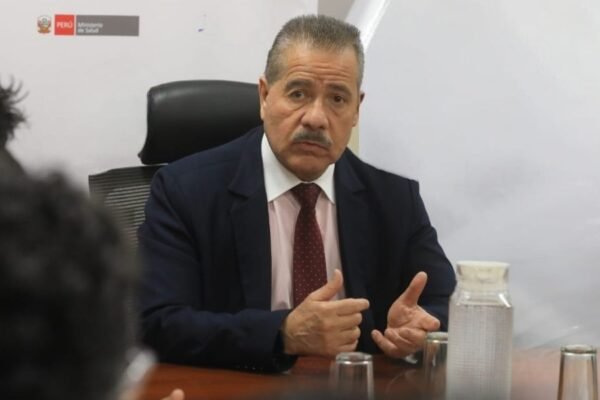 Ministro Luis Quiroz anuncia implementación de consultas médicas 24/7 mediante telemedicina y aplicativo móvil