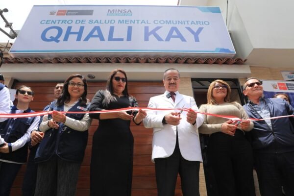 Ministro Luis Quiroz inaugura Centro de Salud Mental Comunitaria número de 18 de Lima sur