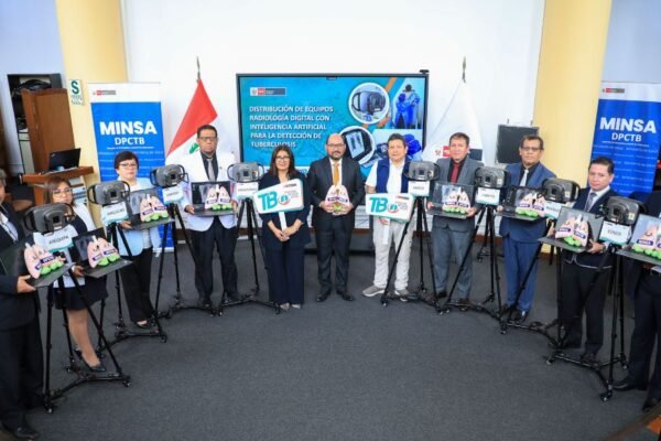 Minsa entrega equipos de radiología digital con inteligencia artificial para la detección de tuberculosis en 8 regiones del país