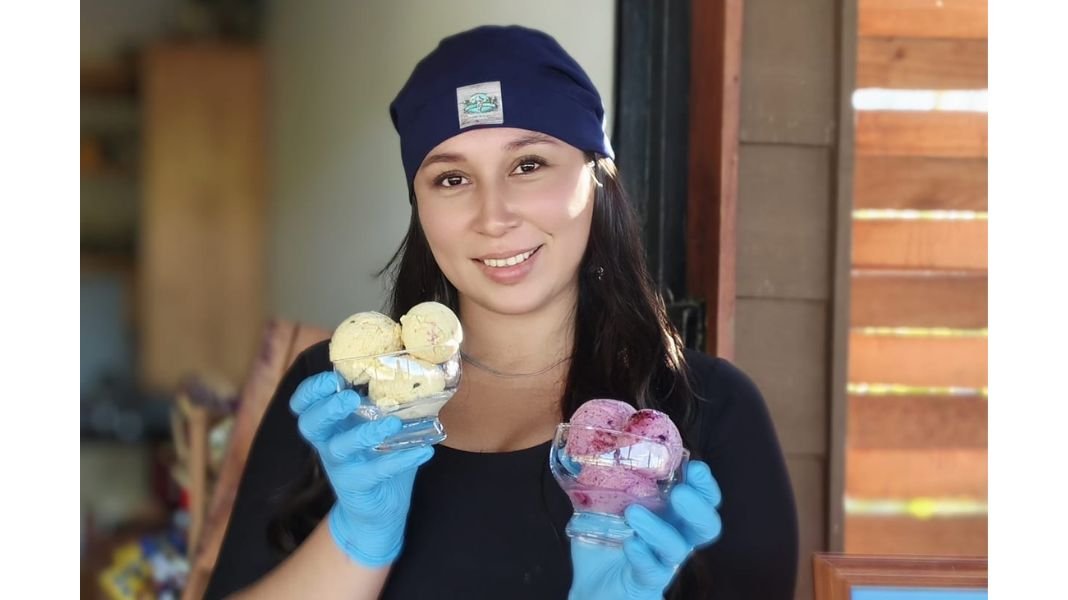 Un emprendimiento que florece en la cordillera: La heladería artesanal que sorprende con helados de maqui, castaña y menta silvestre