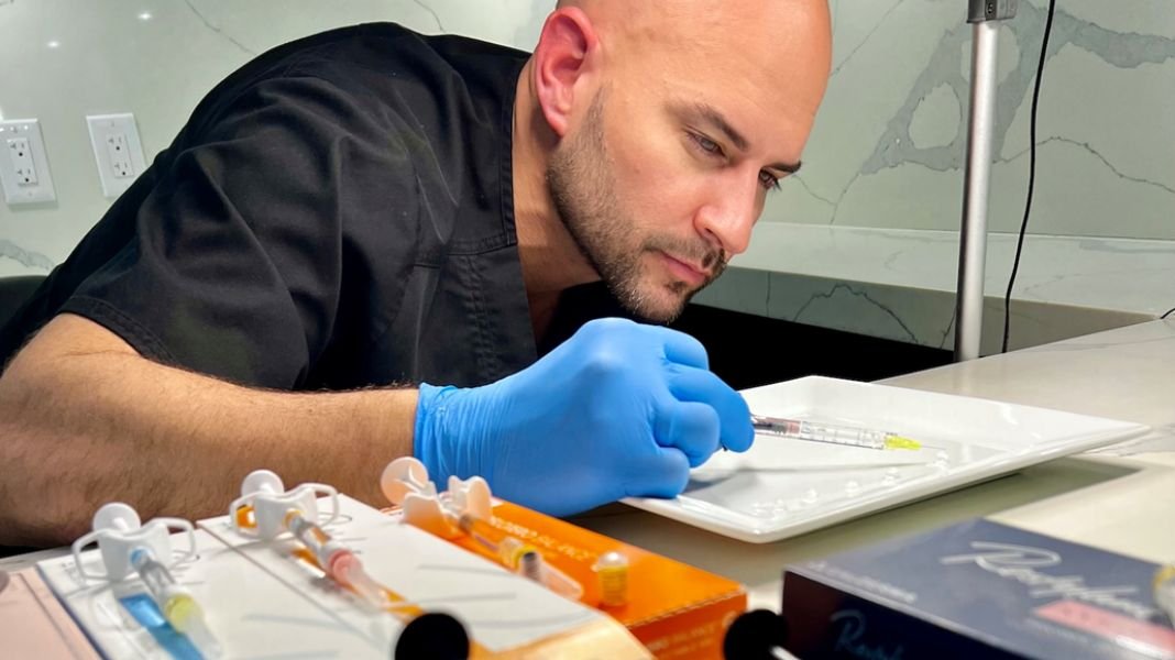 Dr. Eduardo Cardona: “No todos los ácidos hialurónicos son iguales. Comprender la reología permite resultados naturales”