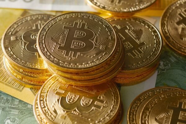 Aumenta la demanda de criptomonedas mientras los mercados de LATAM enfrentan volatilidad e incertidumbre financiera