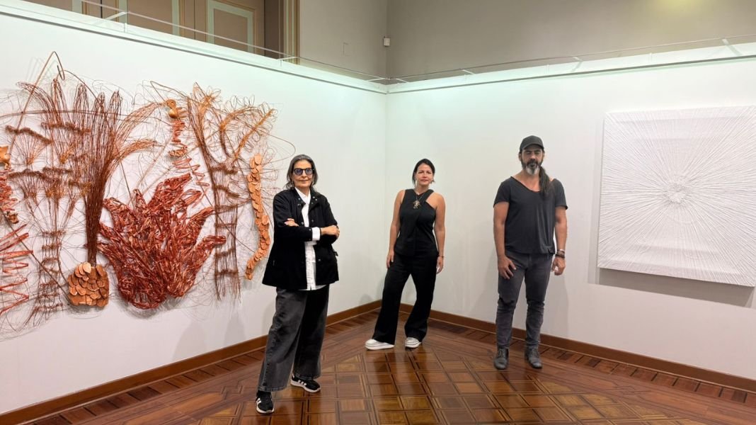 COSMOVISIÓN: tres artistas dialogan con la naturaleza desde la cerámica, el pigmento y el metal