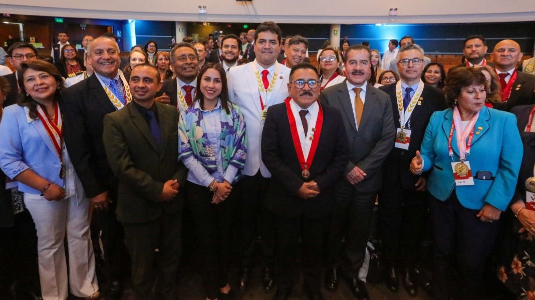 Gobierno recoge aportes de colegios profesionales orientados al desarrollo nacional