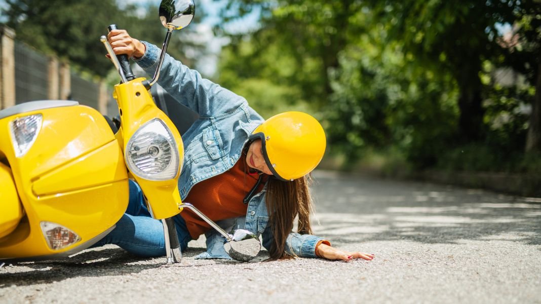 Touring y Automóvil Club del Perú: 1 de cada 4 motociclistas maneja pendiente del teléfono