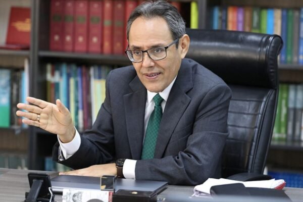 Sobre la formalidad de la donación de inmuebles y la interpretación del Tribunal Constitucional expuso el vicepresidente Helder Domínguez