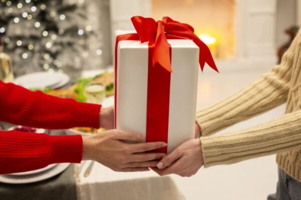 ¿No sabes qué regalarle a tu amigo secreto? Estas opciones te pueden ayudar