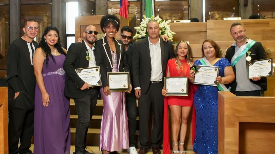 Emerging Awards – Edición Especial “Condecoración Colombia: Estrella de la Grandeza”