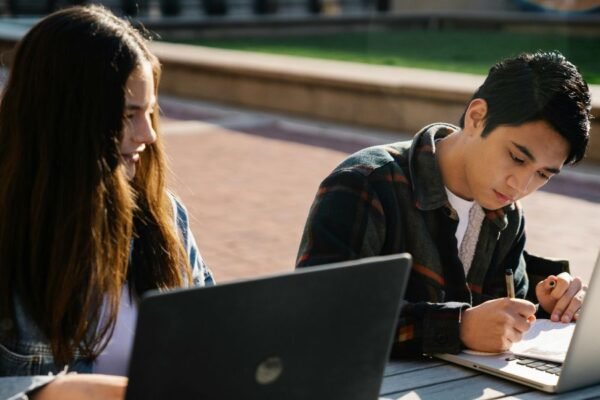 IA en la educación superior: seis hallazgos que revelan los retos y urgencias del país