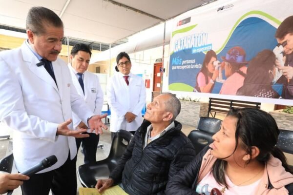 Ministro de Salud supervisa preparativos para la campaña “Cataratón de la esperanza” del Minsa