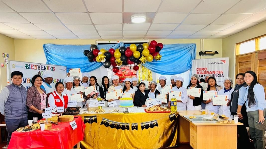 Midis: pobladores ayacuchanos listos para emprender tras graduarse en curso de repostería en Huamanguilla