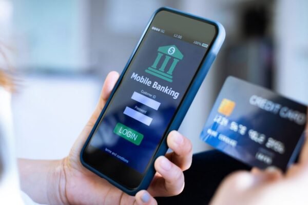 Caídas de servicios digitales y errores en apps: las principales medidas de la banca para cuidar al usuario 