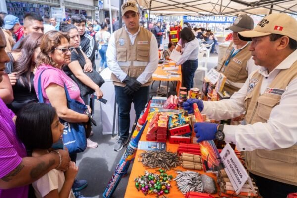 Sucamec recuerda a padres de familia que ningún niño o adolescente debe manipular pirotécnicos