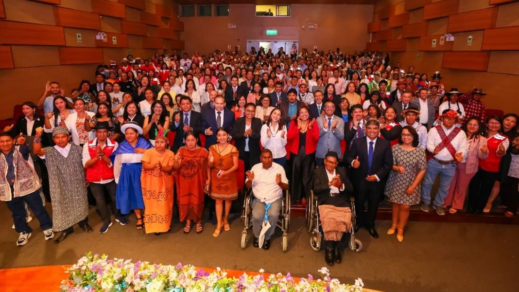 Ministra Lesly Shica reconoció las buenas prácticas de 50 Comités de Gestión de Cuna Más