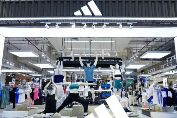 Ripley Megaplaza impulsa la innovación en retail con el espacio Adidas más grande de Sudamérica