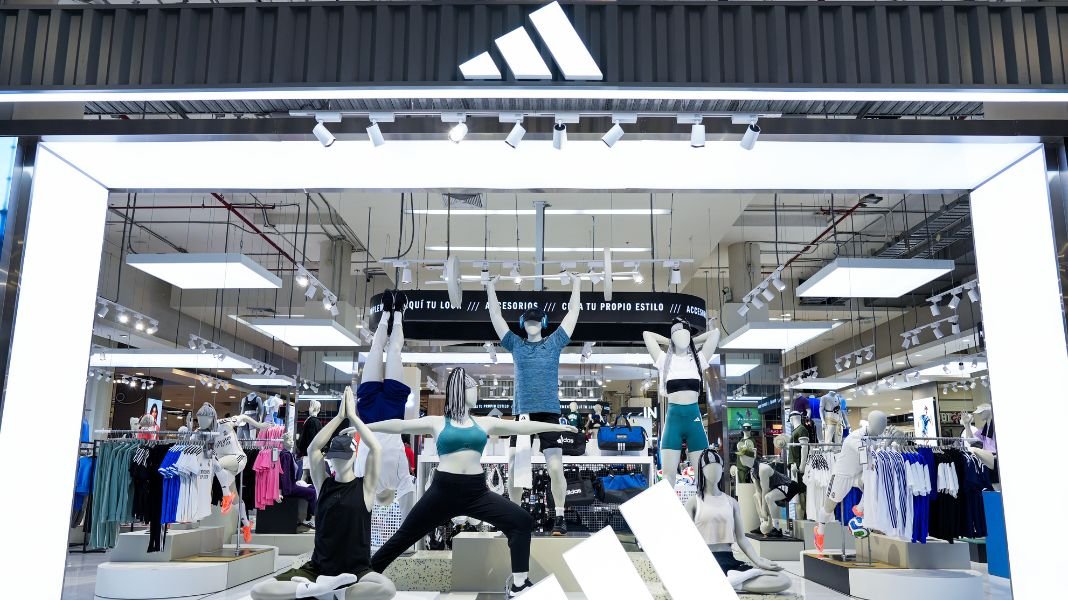 Ripley Megaplaza impulsa la innovación en retail con el espacio Adidas más grande de Sudamérica