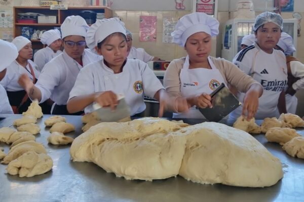 Navidad con sabor a emprendimiento: pobladores de Amarilis aprenden a elaborar panetones en Tambo del Midis