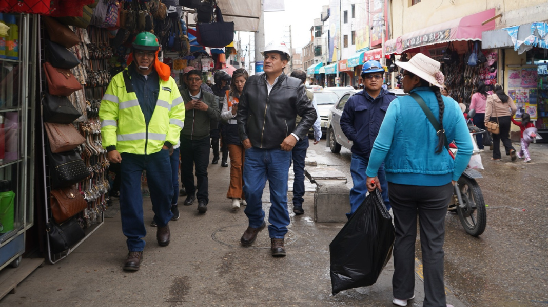 Electrocentro y Municipalidad de Huancayo refuerzan acciones para prevenir riesgos eléctricos en feria navideña del jirón Cajamarca
