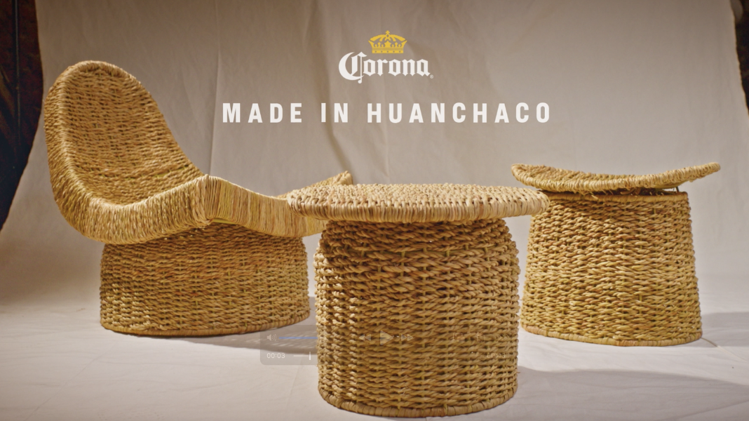 Corona convierte una tradición ancestral en mobiliario sostenible para sus bares en el mundo