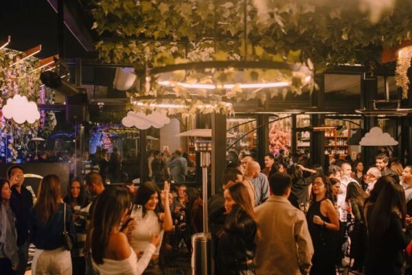 Atmósfera Rooftop celebra el año nuevo 2026 con una fiesta temática Moulin Rouge