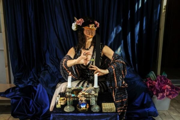 Oracle: la ceremonia silenciosa que devuelve al cuerpo su capacidad de sentir