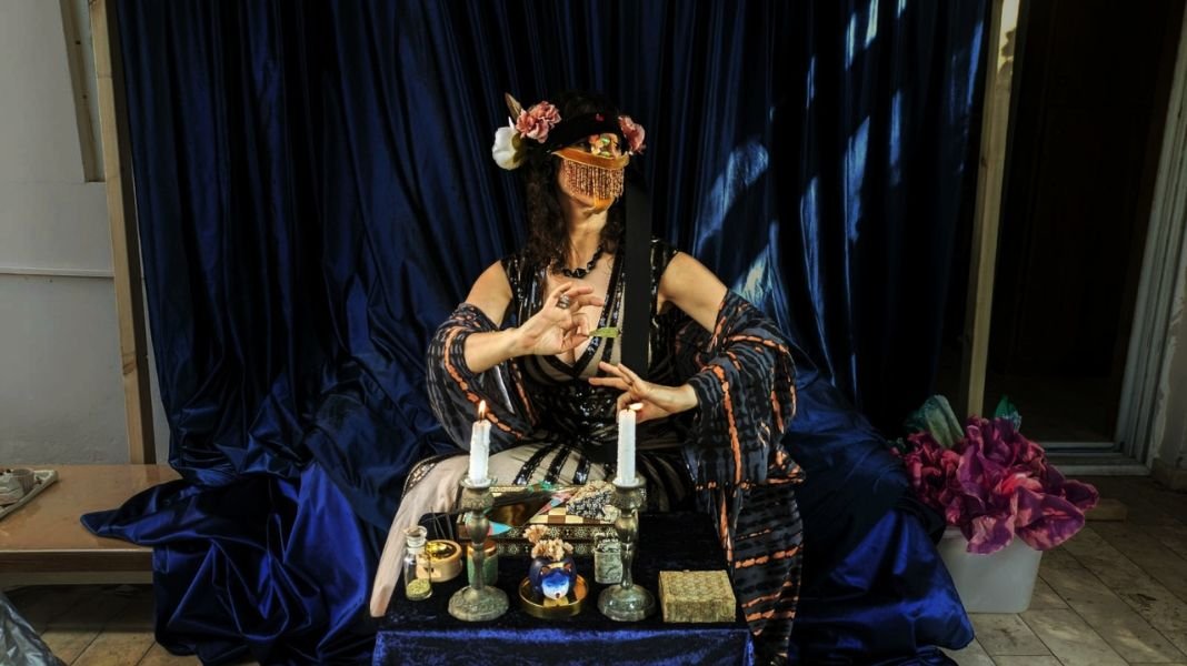 Oracle: la ceremonia silenciosa que devuelve al cuerpo su capacidad de sentir