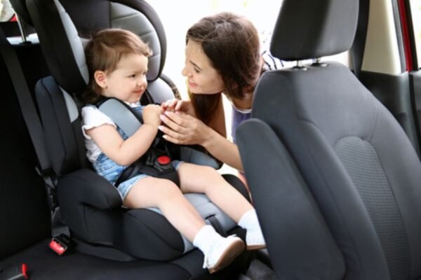 Vacaciones sin accidentes: claves para proteger a los niños en calles y carreteras