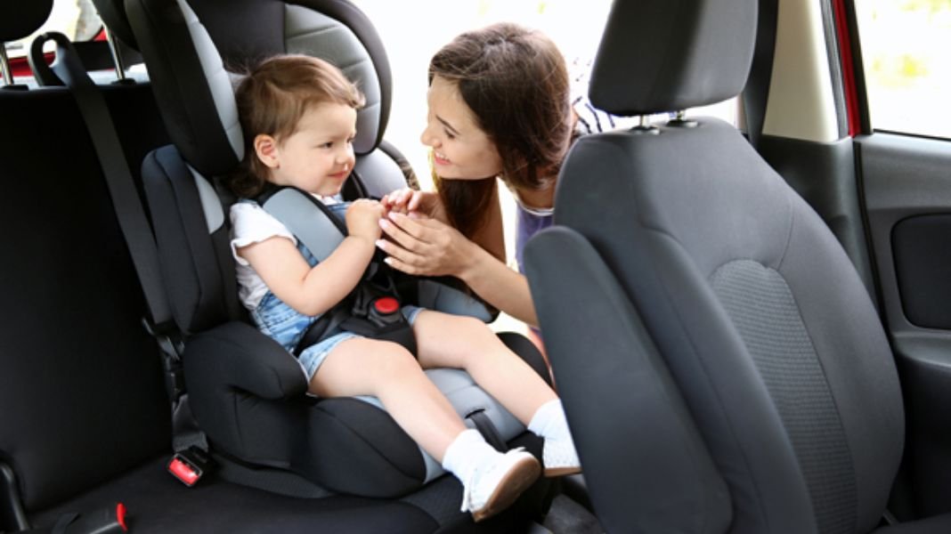Vacaciones sin accidentes: claves para proteger a los niños en calles y carreteras