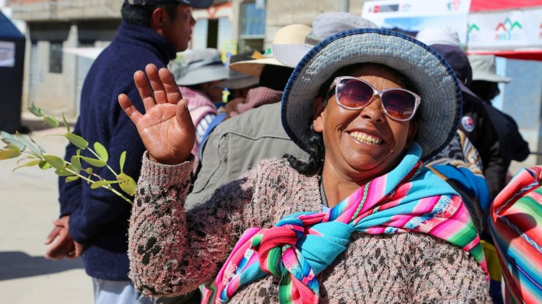 Midis entregó más de 40 mil lentes de lectura y de protección solar a través del programa PAIS a pobladores en zonas rurales