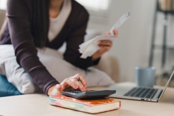 Finanzas personales: cómo armar un plan de ahorro y protección familiar para el 2026