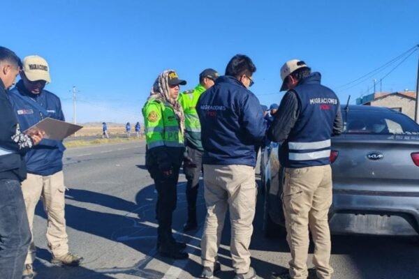 Migraciones refuerza atención en puestos de control fronterizo con Bolivia por la Festividad de la Virgen de la Candelaria 2026