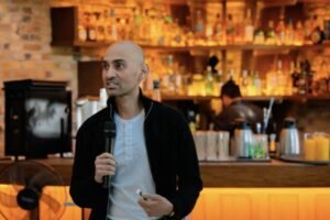 La IA evoluciona la forma en que las marcas ganan clientes: Neil Patel 