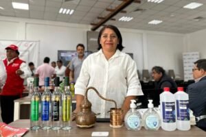 Bodega iqueña reaprovecha residuos generados durante la destilación del pisco y produce alcohol desinfectante