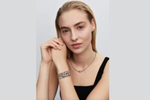 Pandora incursiona en joyería exclusiva con baño de platino