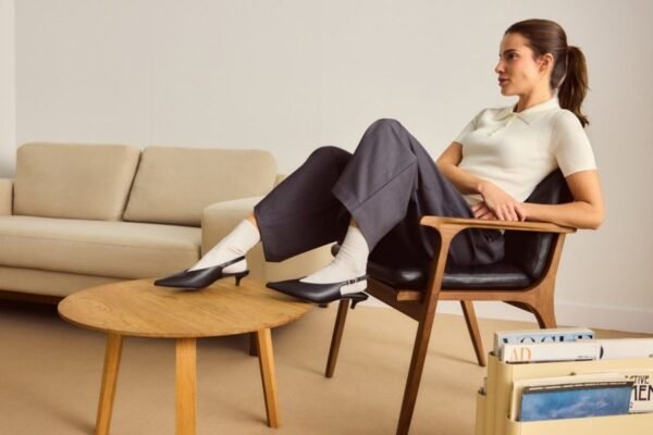 La simplicidad elevada: 3 claves para entender cómo los diseños atemporales en calzado renuevan tu estilo diario