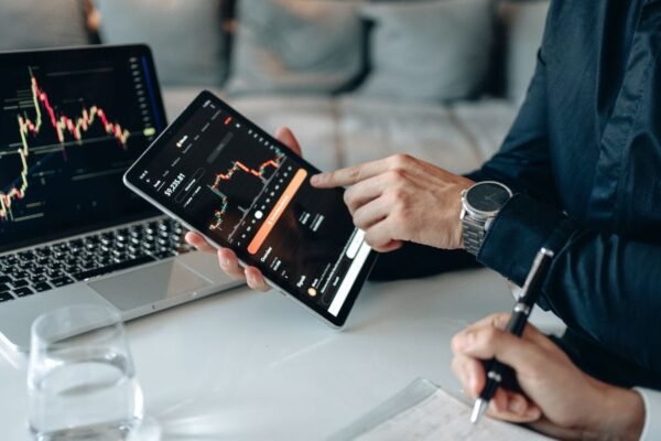 B2BROKER lanza Copy Trading, PAMM y MAM Multi-Server y Multiplataforma para grandes brokers