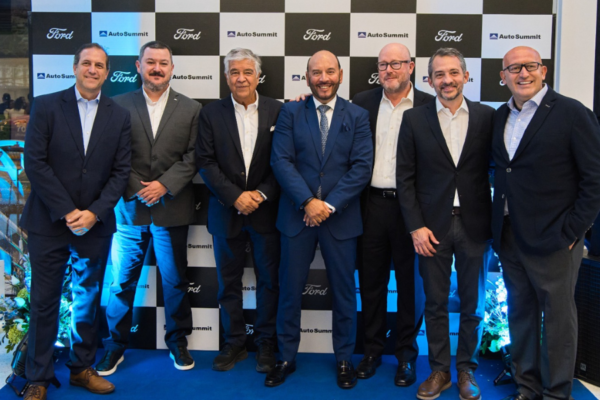 Ford Perú fortalece su red de concesionarios con sede renovada de Auto Summit en La Molina
