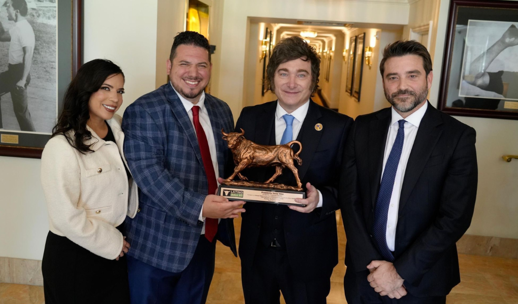 Javier Milei recibe en Miami el “Economic Freedom Award” durante la cumbre Shield of the Americas
