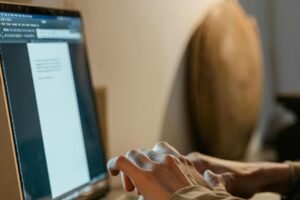 Mercado de IA en educación superior se expande globalmente y plantea urgencia de políticas claras en las universidades