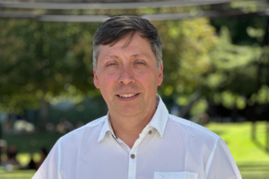 OMS alerta que hasta un 20 % de productos de salud en mercados informales presentan irregularidades: expertos apuntan a vacío regulatorio en Chile