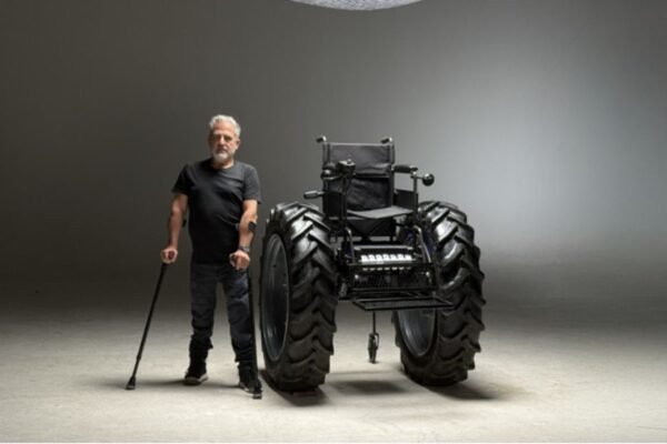 VML y Fundación Jean Maggi presentan “SILLA MONSTER”: una solución absurda para denunciar la falta de accesibilidad.