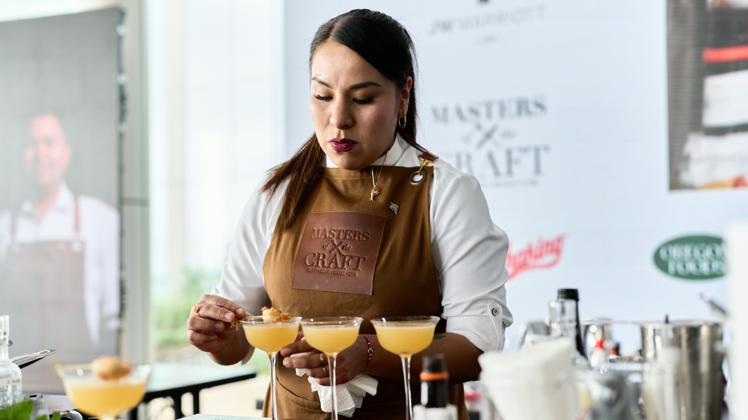 De bartender empírica en Ventanilla a campeona latinoamericana en una de las cadenas hoteleras más importantes del mundo