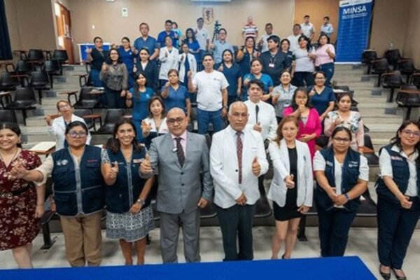 Minsa: profesionales de salud participan en simposio sobre preservación de vacunas y vigilancia post vacunación