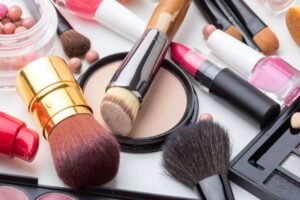 Sector cosmético superó los S/10 000 millones en 2025 impulsado por las categorías fragancias e higiene personal