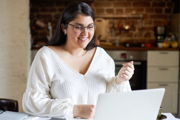 Más mujeres se consolidan en la economía formal y acceden a crédito, según Experian Perú