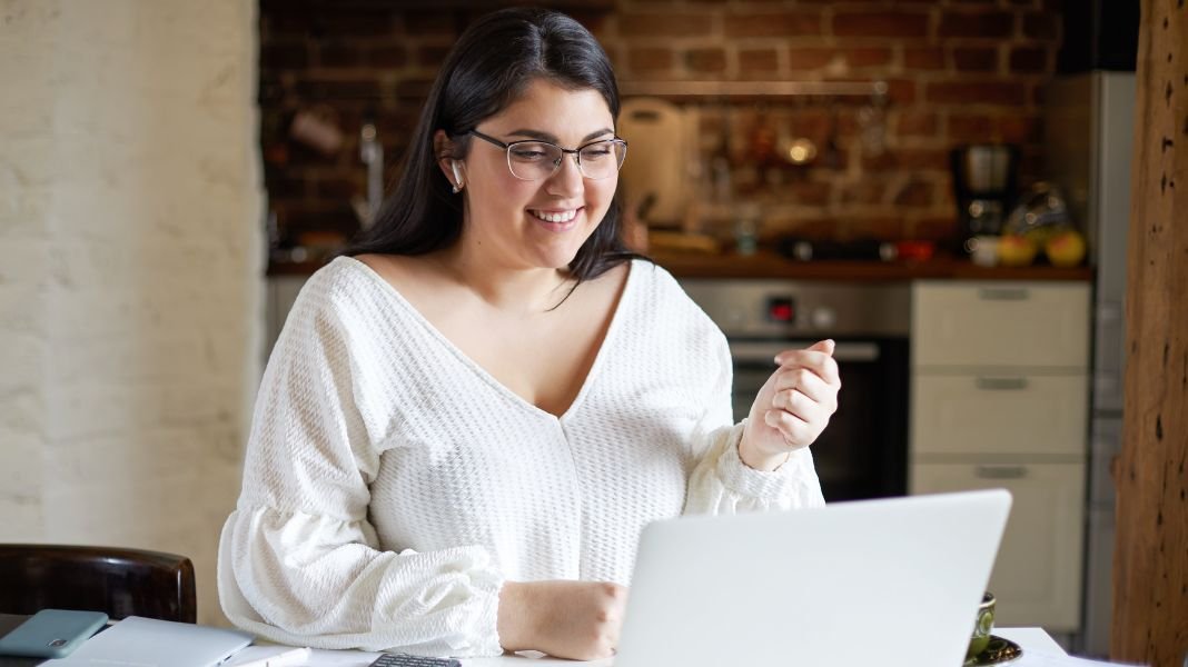 Más mujeres se consolidan en la economía formal y acceden a crédito, según Experian Perú