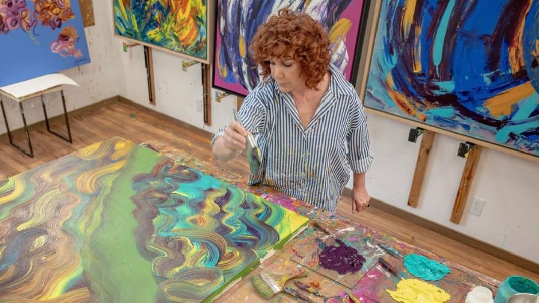 Color, energía y libertad: la exposición de Pilar Mainou abre una conversación íntima con el espectador