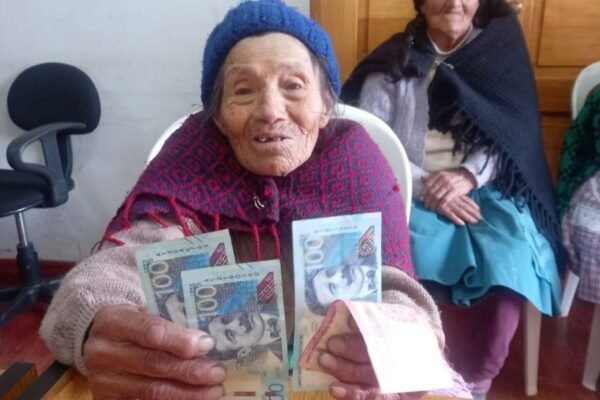 Junín: agente multired llegó a Tambo del Midis para que abuelitos de Cochas cobren por adelantado su pensión