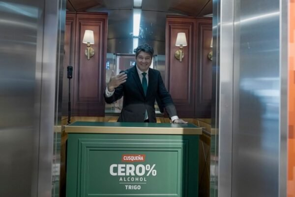 Cusqueña Cero sorprende con un bar dentro de un ascensor demostrando que la cerveza cero alcohol puede estar incluso donde menos se espera