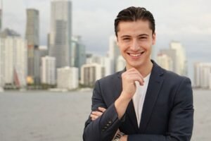 Harvey Ferrer: la nueva generación que escala millones aplicando el modelo de Elon Musk con inteligencia artificial